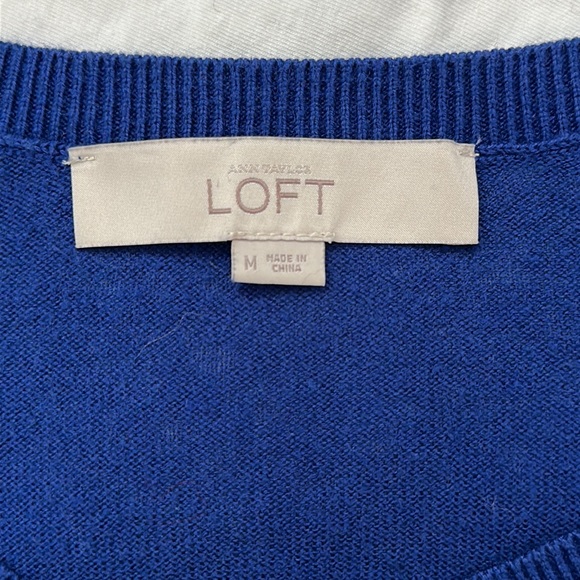 ✨Host Pick✨ Anne Taylor LOFT | Patterned V-neck Sweater - Picture 4 of 7